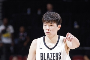 朱芳雨：杨瀚森还有很多的提升空间 还需要更多时间来适应NBA强度