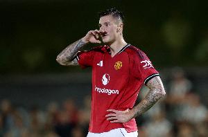 萨哈：没有哪位球员天生就配得上首发，舍什科必须为自己位置而战