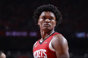 阿门半场出战18分钟 7中3拿到7分3前场板4助&出现2失误