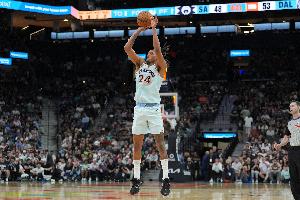 瓦塞尔：球队上下都告诉我 有空位机会就出手 别犹豫