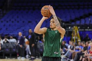 全面开花！雄鹿8人得分上双 其中5人本赛季薪水不到500万