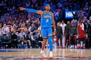 亚历山大率队8胜0负开局&场均30+ 比肩库里字母哥张伯伦