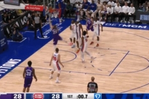 马尔卡宁跟进压哨上篮打进 爵士反超活塞领先结束首节