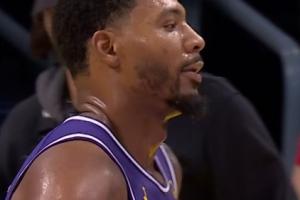 你在干什么！斯玛特1.2秒踩线发球关键失误 马刺再次得到球权！