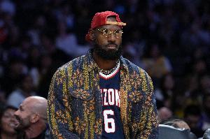 Shams：詹姆斯不会随队出征接下来的5连客 可能去G联盟训练！