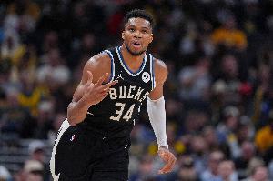 什么叫希腊怪兽啊！字母哥狂轰41分15板9助2断2帽 根本无人能挡！